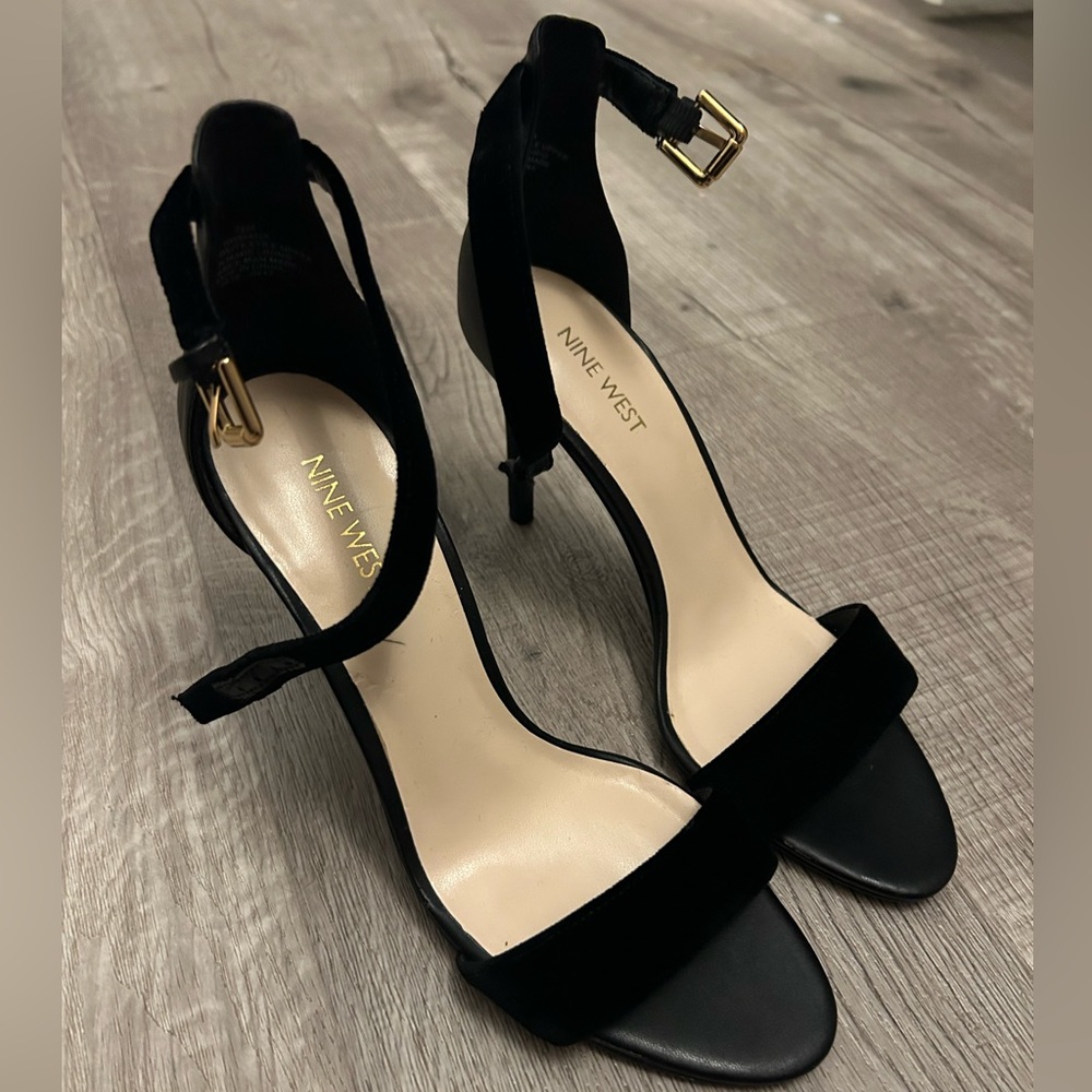 Nine West Strappy Velvet High Heel Size 7.5